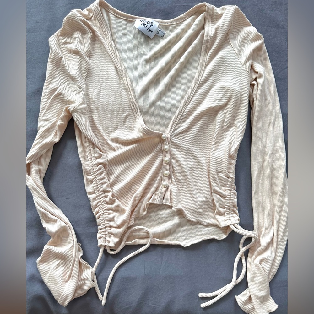 Princess Polly - Pearl Button - ribbed Crop - drawstring V-neck top in b…